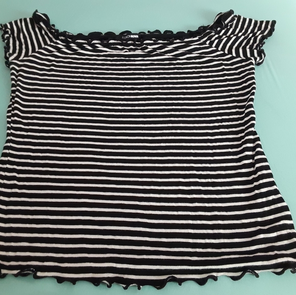 Set of 3 tee shirt tops, womens sz small - Picture 2 of 7